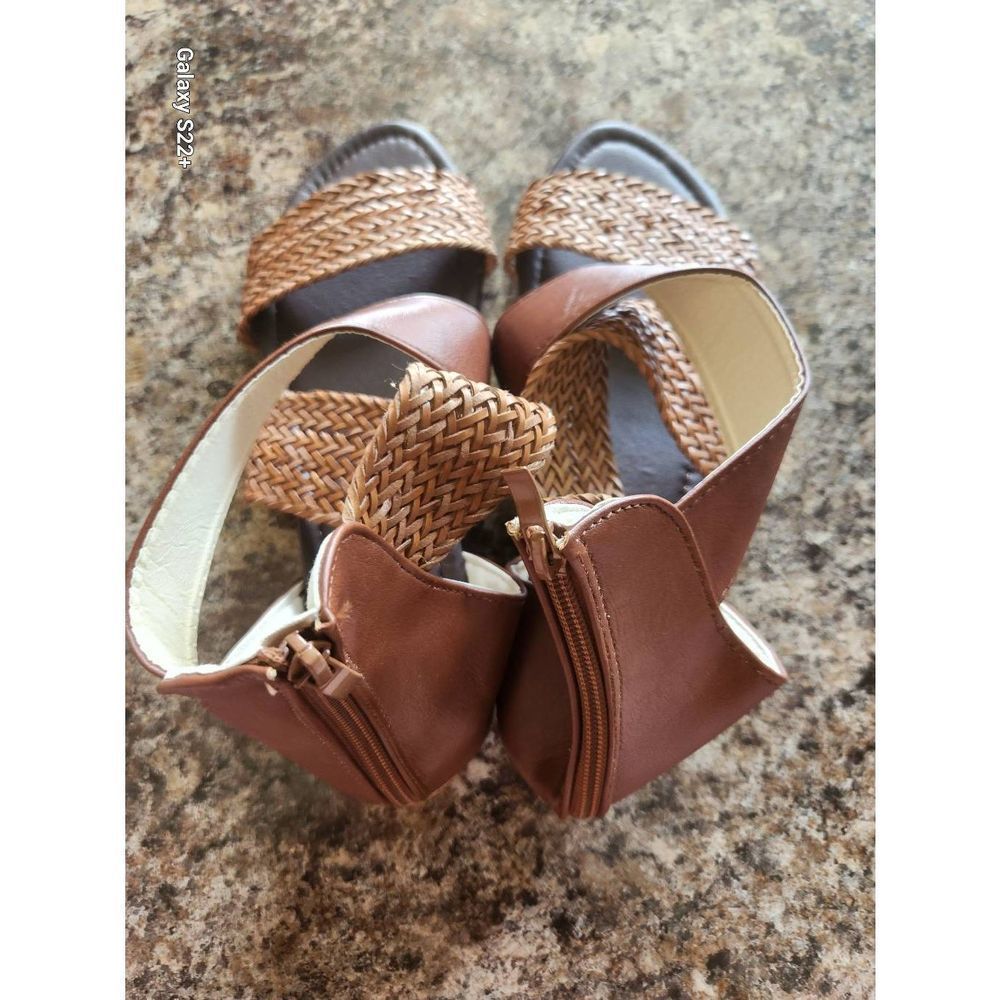 🛍NWOT SANDLES, FLATS - Picture 3 of 8